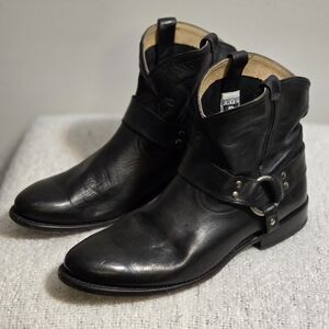 Frye women’s harness biker leather ankle boots color black size 10